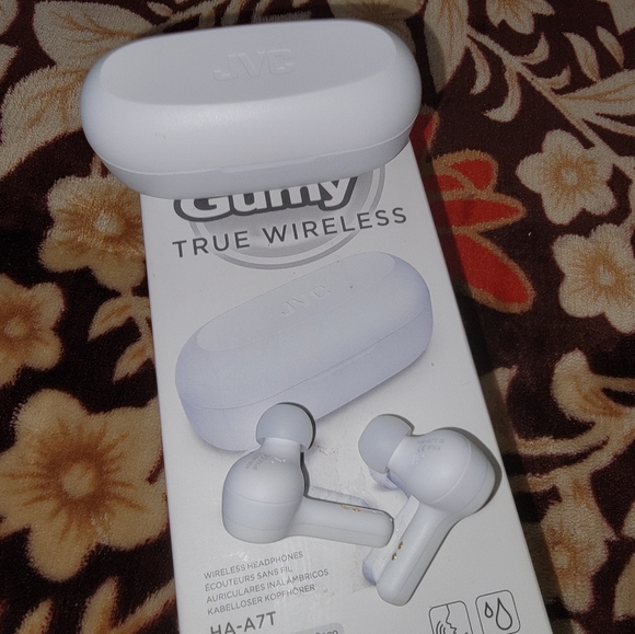 JVC GUMMY TRUE WIRELESS MODEL: HA-A7T - Picture 3 of 6